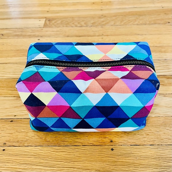 Geometric Print Makeup Bag / Dopp Kit - Picture 4 of 6